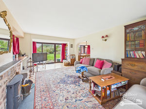 Sitting Room- click for photo gallery